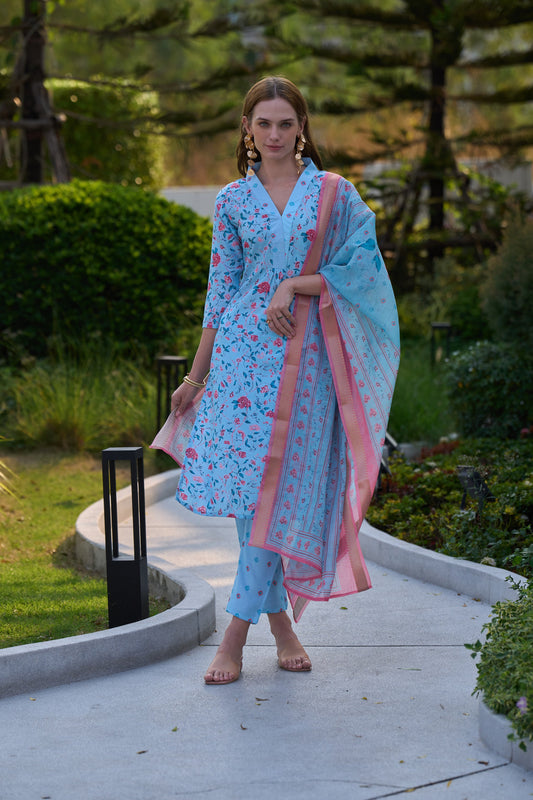 beautifully designed kurta set that seamlessly combines tradition with modern elegance.