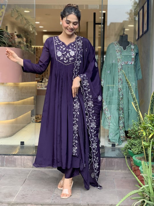 Beautifully designed that seamlessly combines tradition kurta set