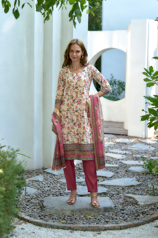 Elevate your ethnic wardrobe with this beautifully designed kurta set