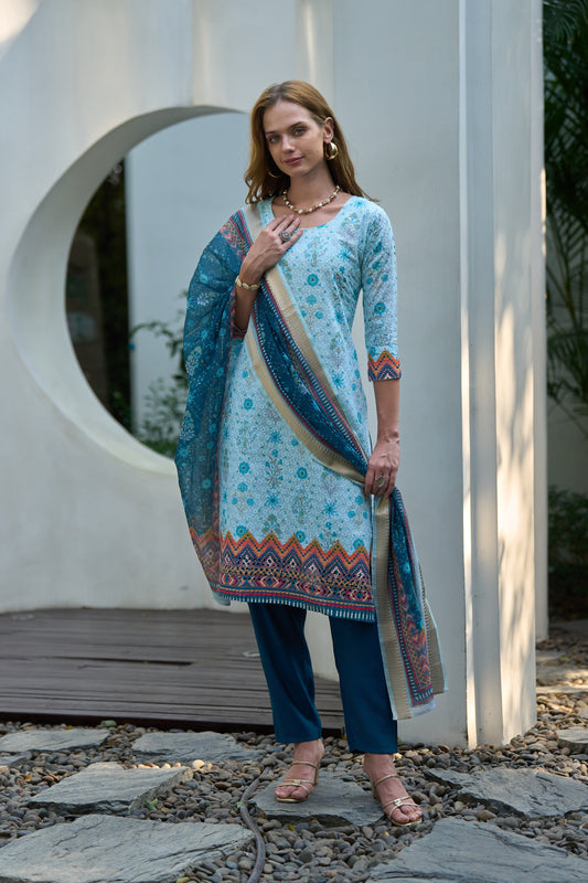 beautifully designed kurta set that seamlessly combines tradition with modern elegance.