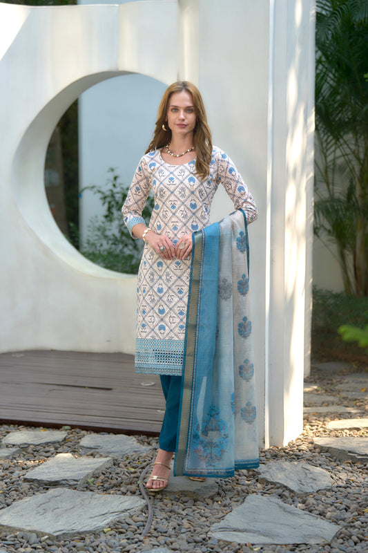 beautifully designed kurta set that seamlessly combines tradition with modern elegance.