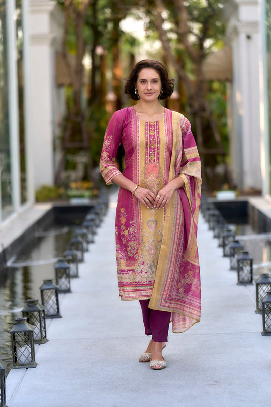 Elevate your ethnic wardrobe with this beautifully designed kurta set