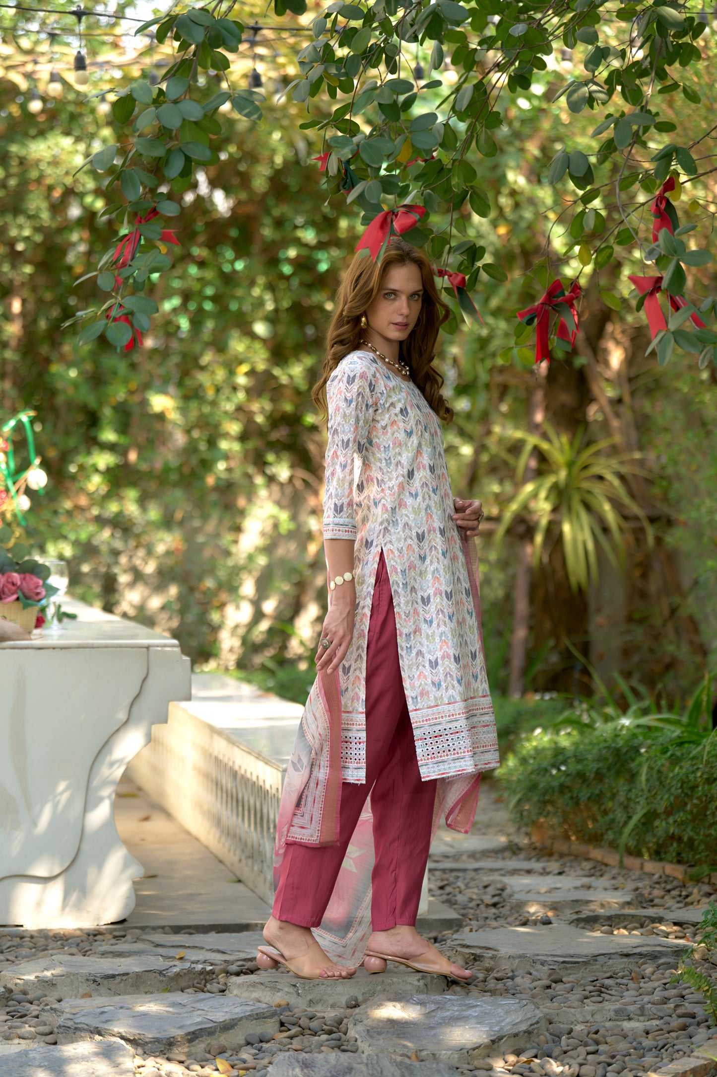 Elevate your ethnic wardrobe with this beautifully designed kurta set