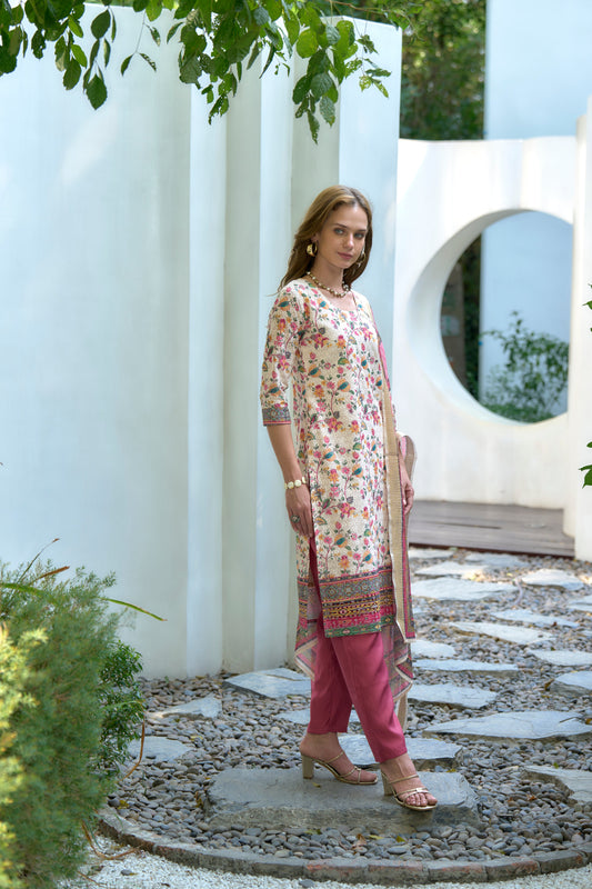 Elevate your ethnic wardrobe with this beautifully designed kurta set