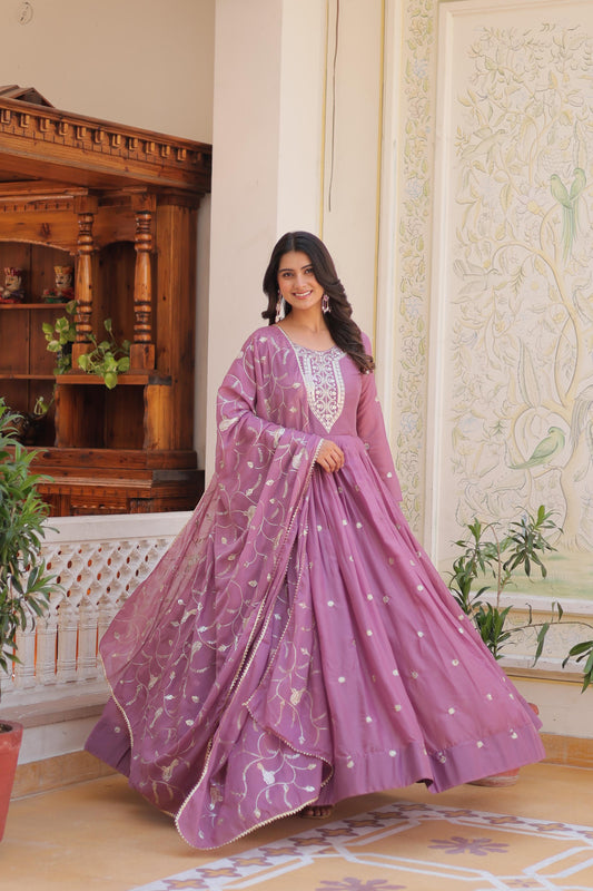 Fashionable Georgette Pink Color Gown