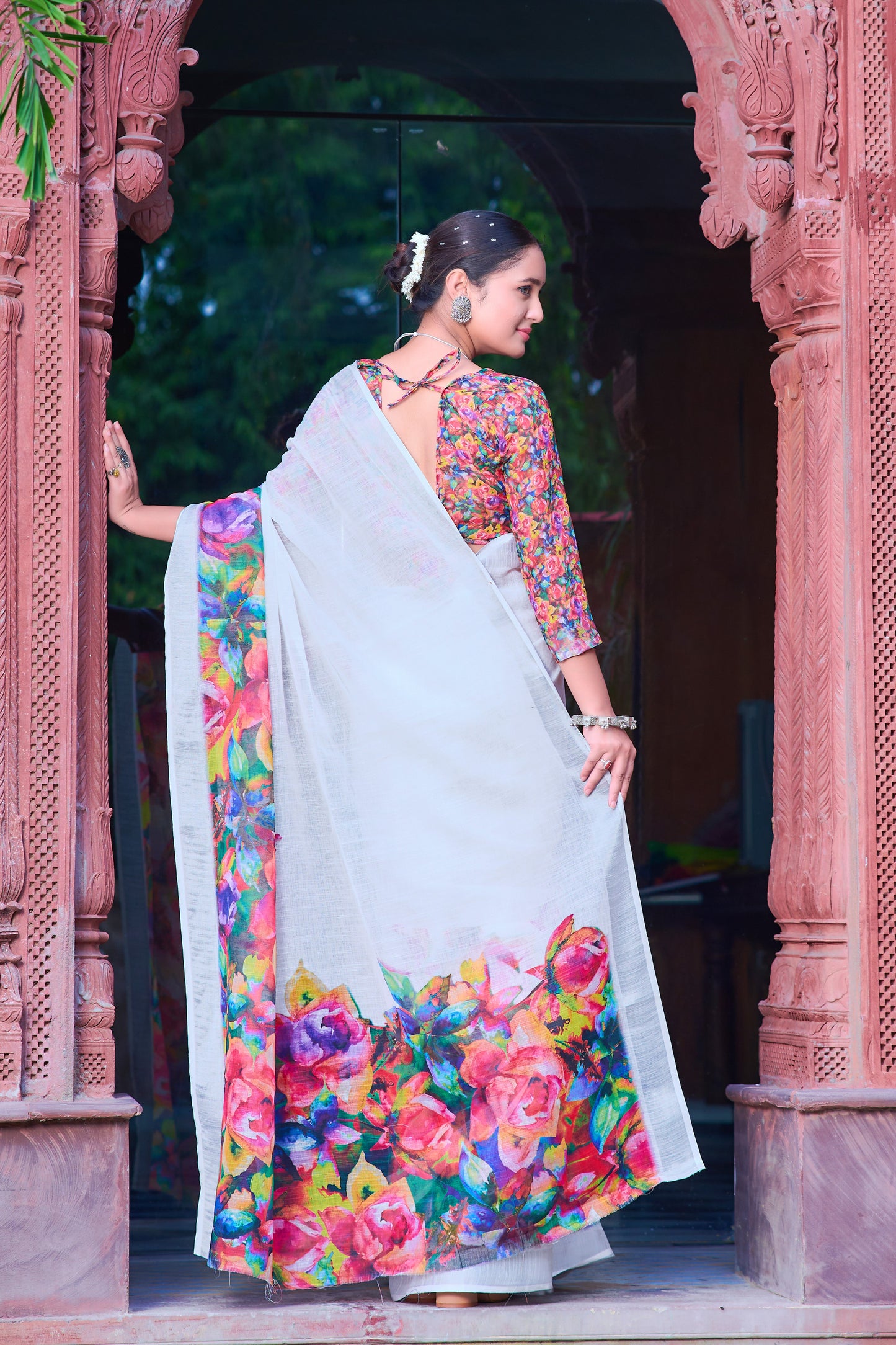 Gorgeous White Color Color Pure Cotton Lilen With Digital Printed Designer Saree