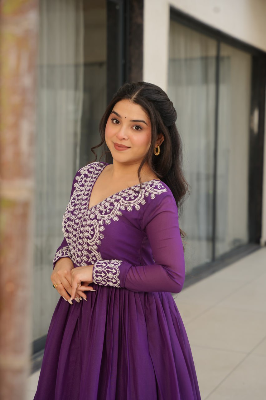 Engagements Wear Purple Color Star Georgette Embroidery With Beads And Sequin Work Beautiful Gown