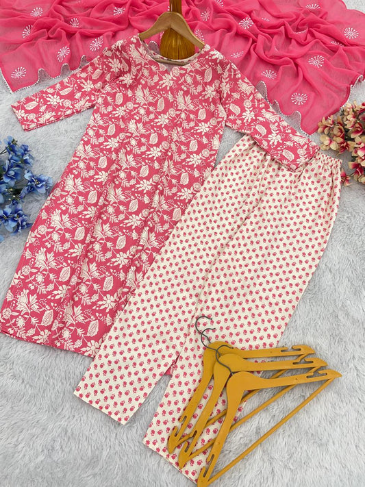 Fabulous Reyon Pink Color Salwar suit