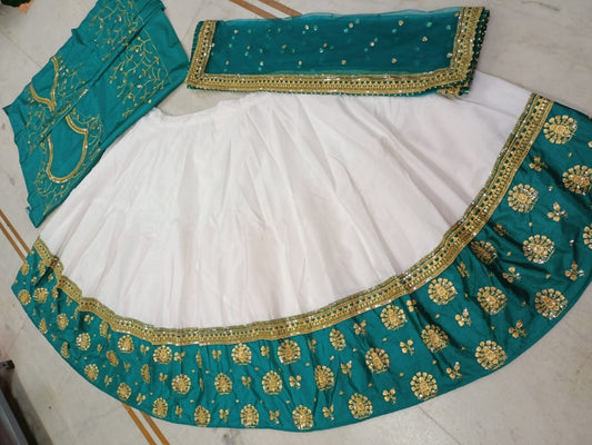 WHITE-TAPETA-SILK-GREEN-BORDER-WEDDINGLEHENGA