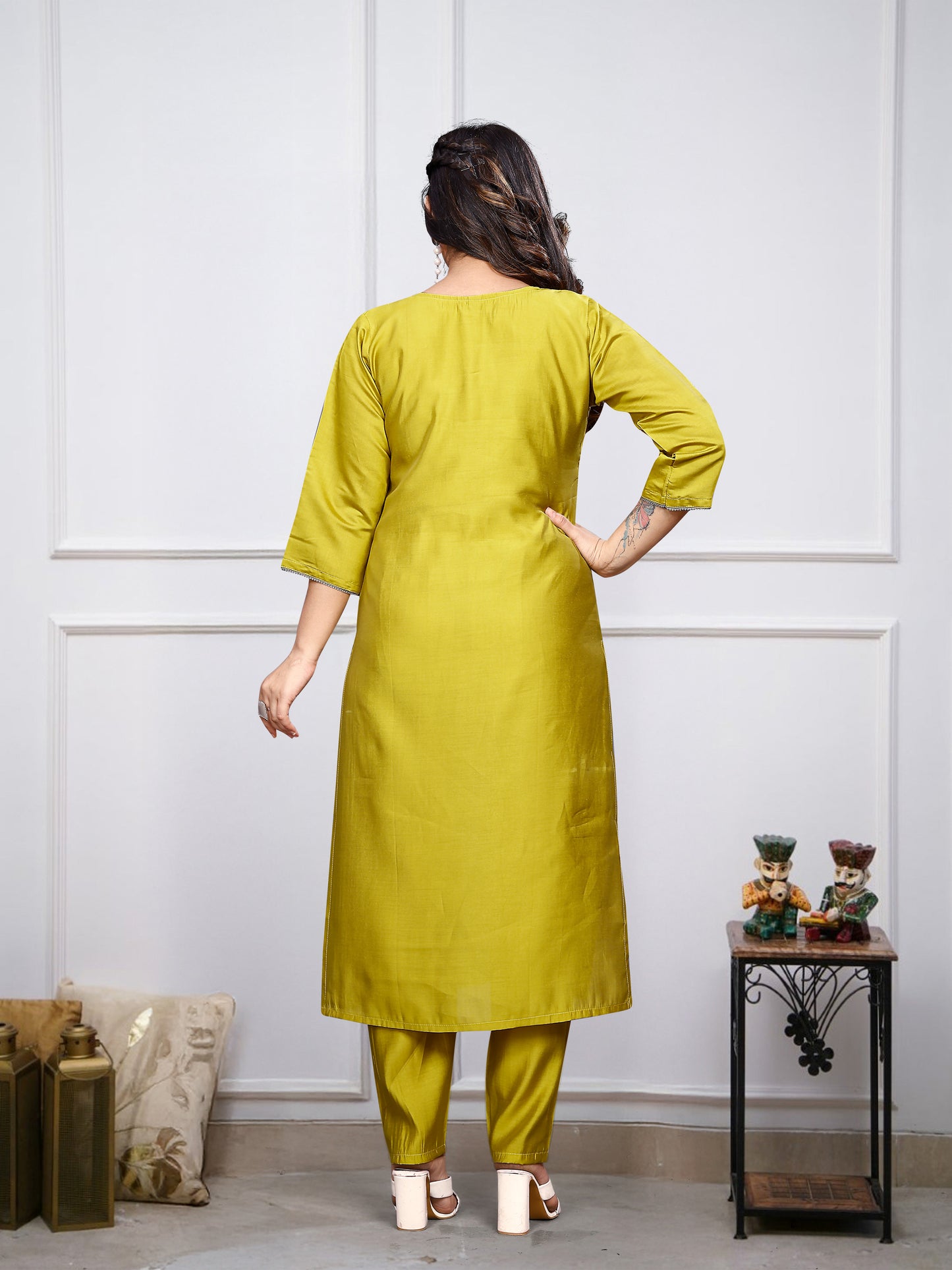 Women Embroidered Chanderi Silk Beautifully designed that seamlessly combines tradition kurta set