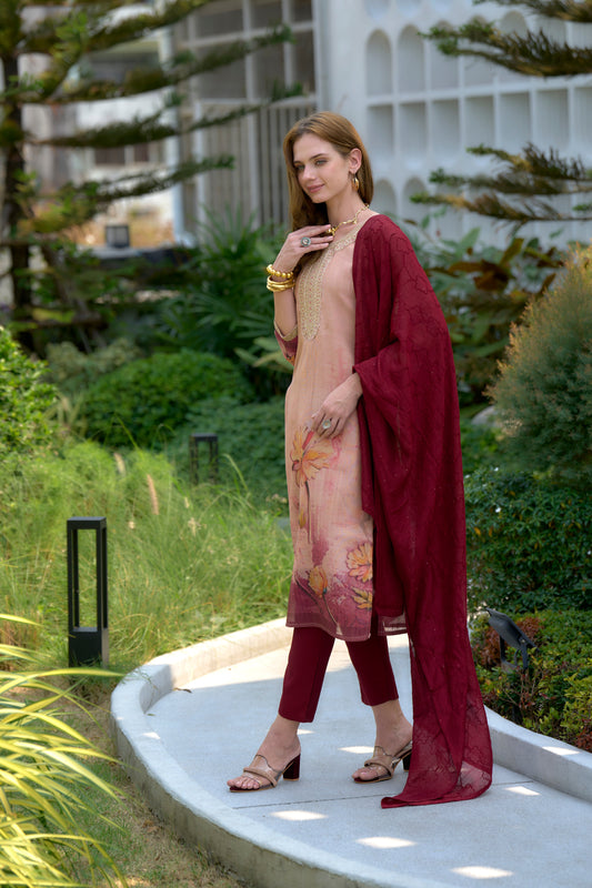 Elevate your ethnic wardrobe with this beautifully designed kurta set