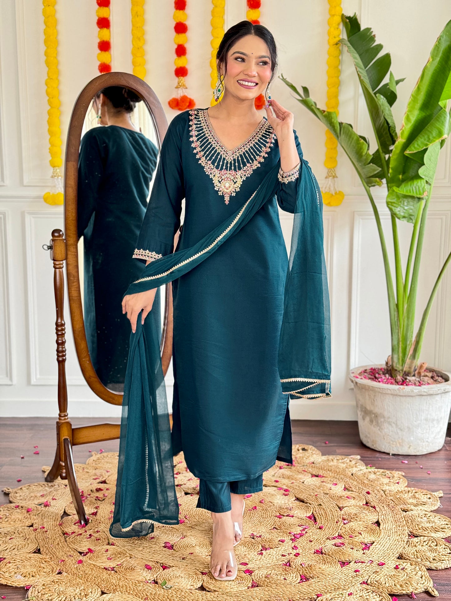 Elegent Beautifully designed that seamlessly combines tradition kurta set