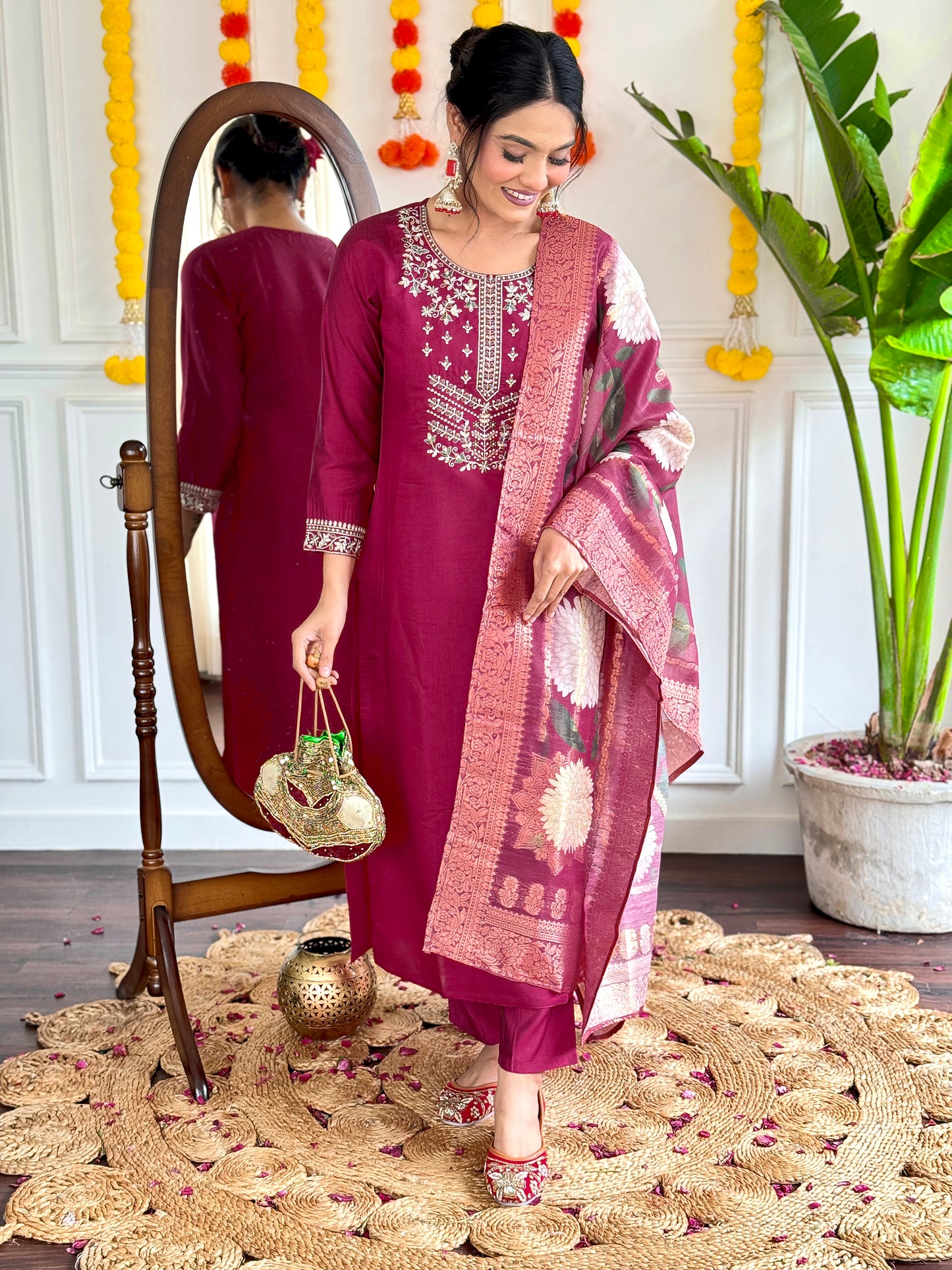 Elegent Beautifully designed that seamlessly combines tradition kurta set