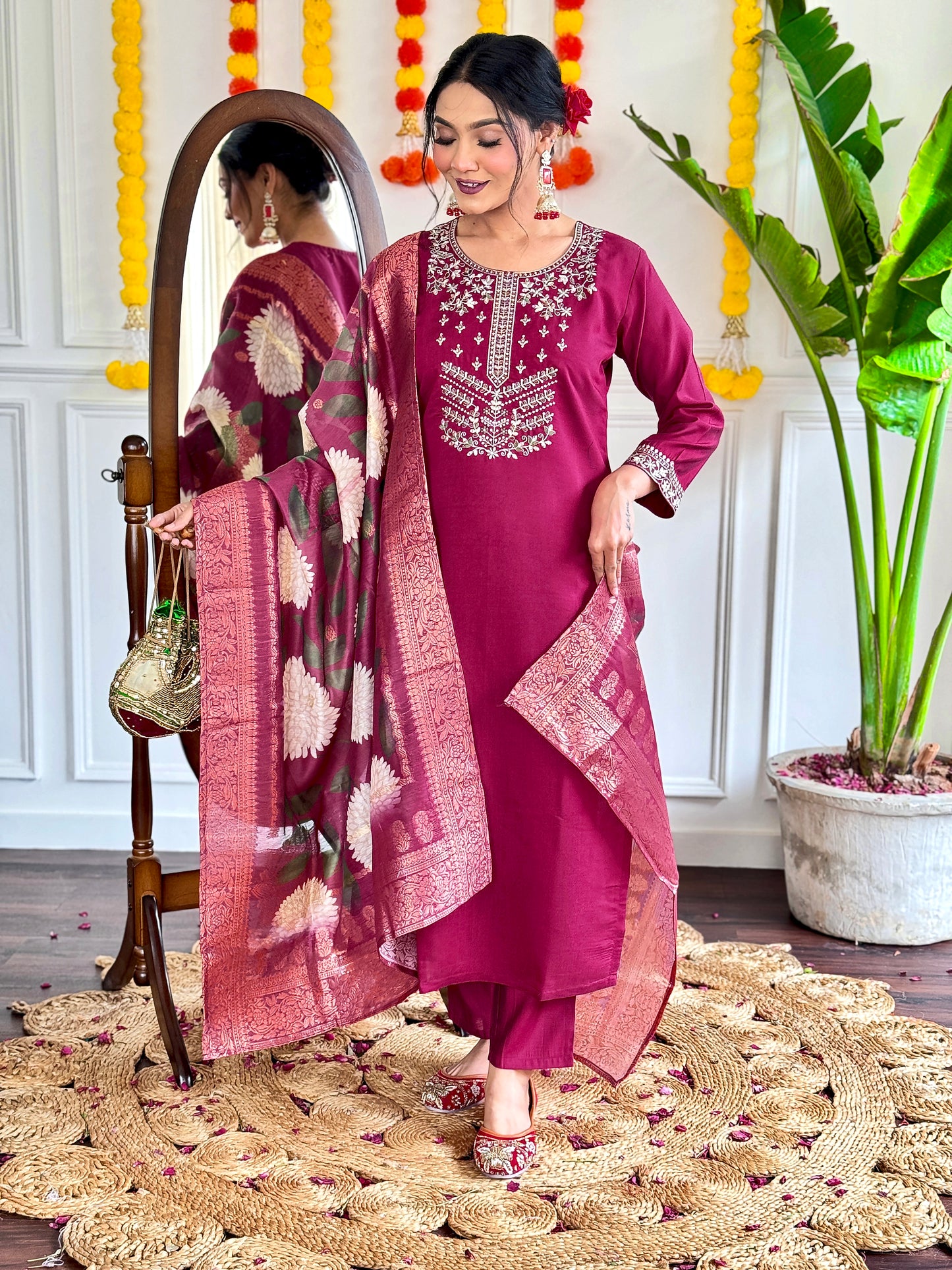 Elegent Beautifully designed that seamlessly combines tradition kurta set