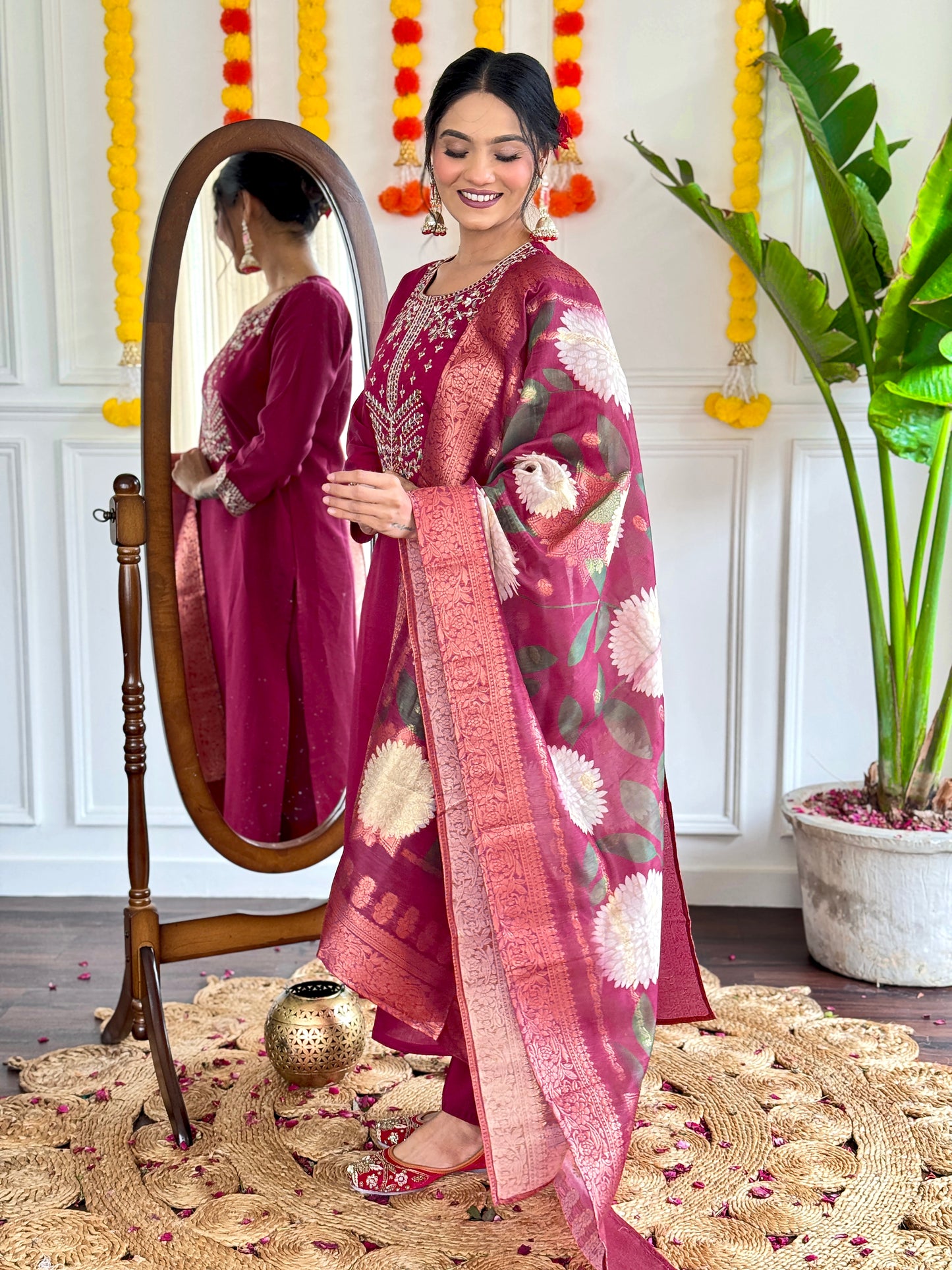 Elegent Beautifully designed that seamlessly combines tradition kurta set