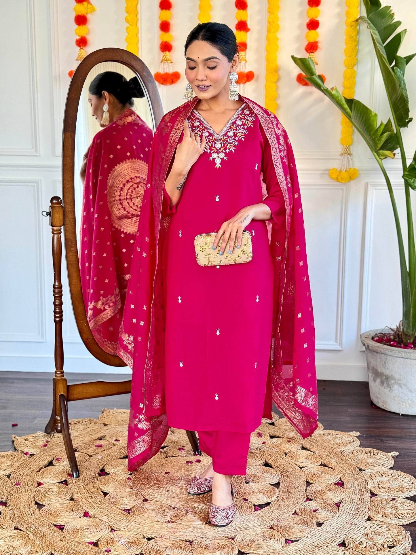 Elegent Beautifully designed that seamlessly combines tradition kurta set