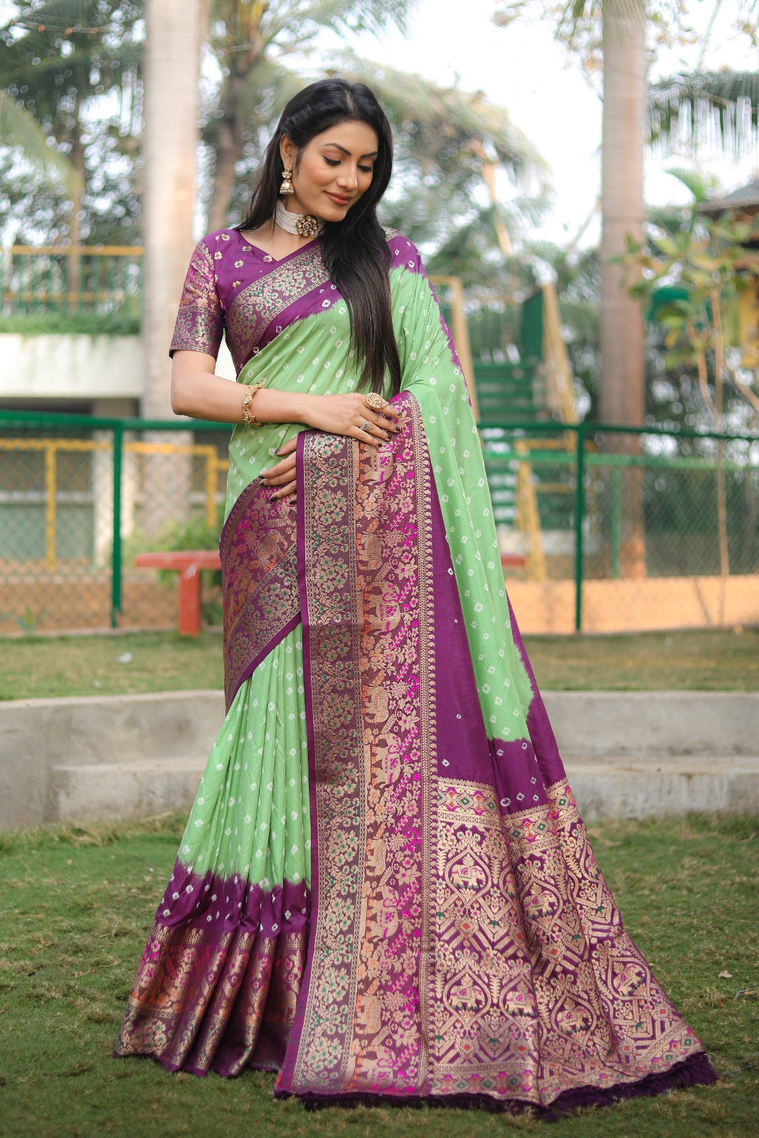 Flattering Bandhej Kanjivaram Silk Piasta Color Saree