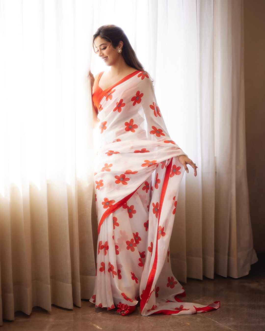 Fashionable Flower Digital Print Silk Saree
