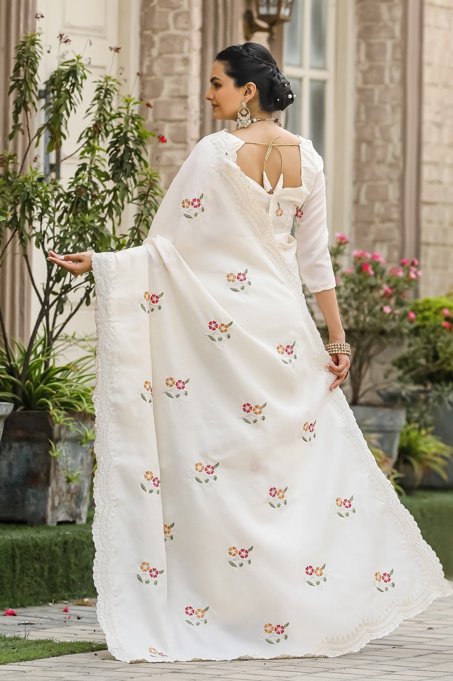 Designer Floral Print With Embroidery Work White Saree