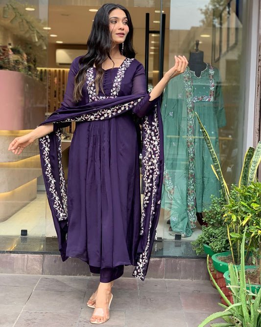 Beautifully designed that seamlessly combines tradition kurta set
