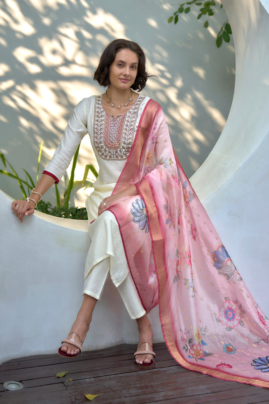 Beautifully designed kurta set that seamlessly combines tradition with modern elegance.