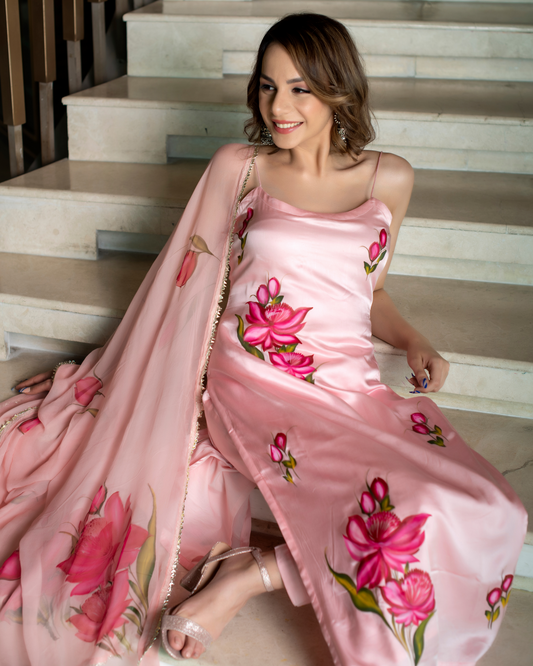 Beautifully designed that seamlessly combines tradition Kurta Set