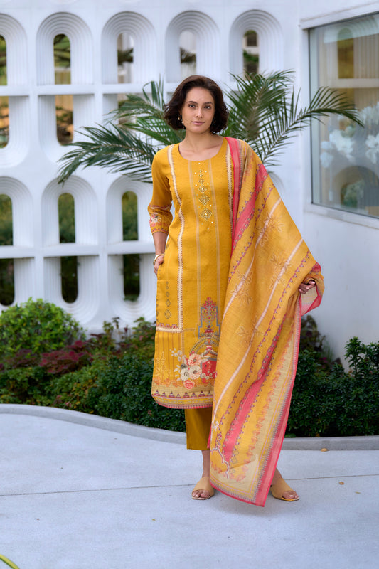 Elevate your ethnic wardrobe with this beautifully designed kurta set