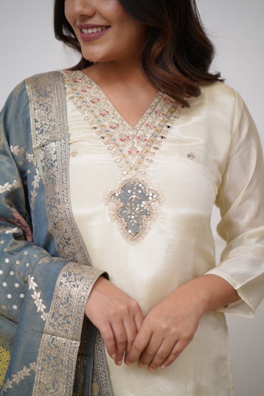 Beautifully designed that seamlessly combines tradition kurta set