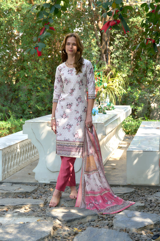 Elevate your ethnic wardrobe with this beautifully designed kurta set
