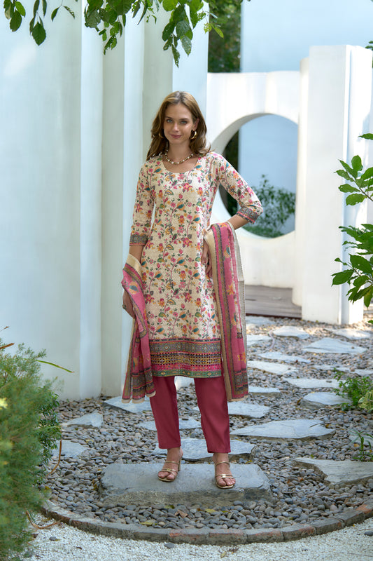 Elevate your ethnic wardrobe with this beautifully designed kurta set