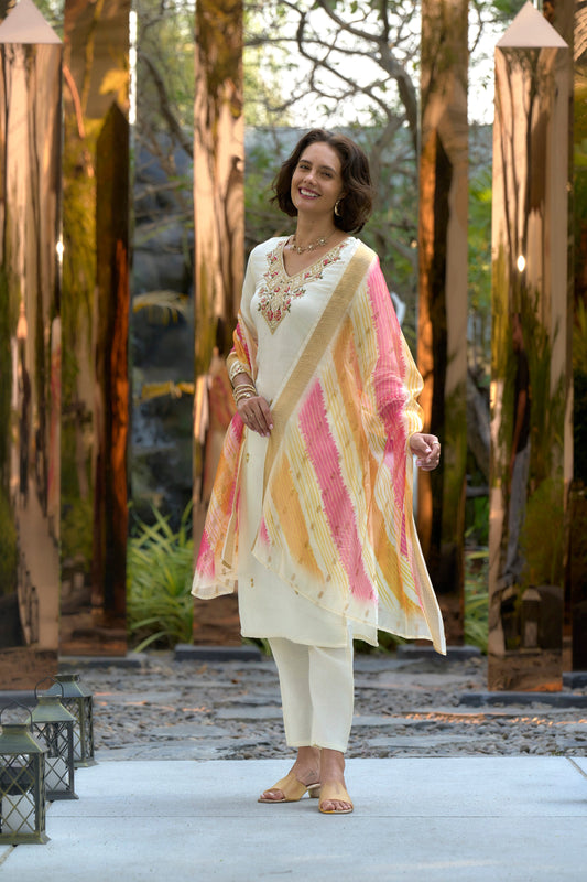 Elevate your ethnic wardrobe with this beautifully designed kurta set