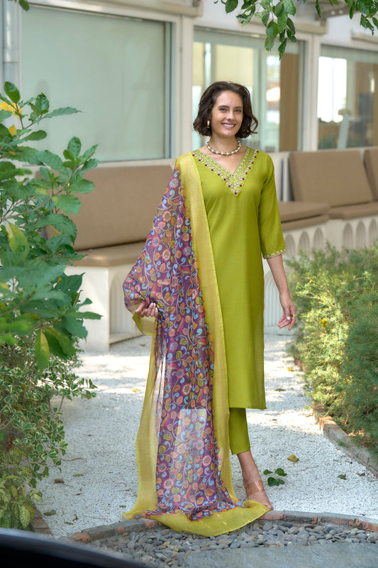 Elevate your ethnic wardrobe with this beautifully designed kurta set