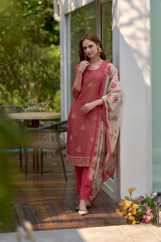 beautifully designed kurta set that seamlessly combines tradition with modern elegance.