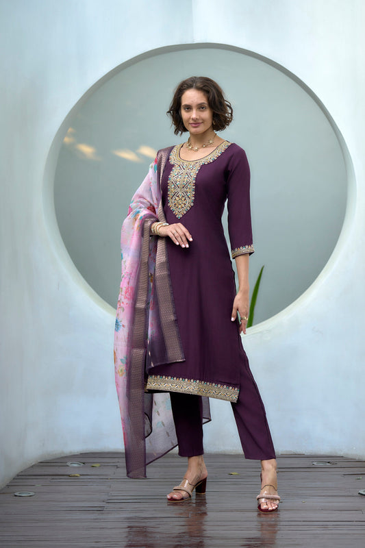 Elevate your ethnic wardrobe with this beautifully designed kurta set