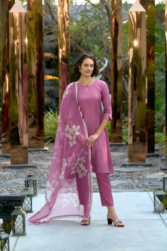 Elevate your ethnic wardrobe with this beautifully designed kurta set