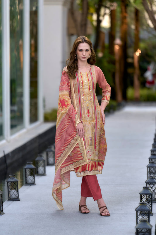 Elevate your ethnic wardrobe with this beautifully designed kurta set