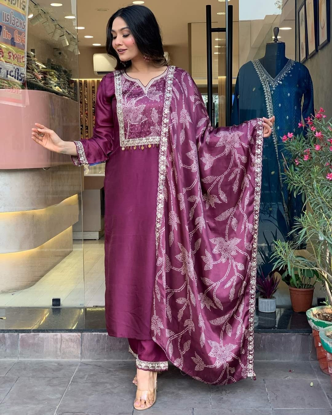 Beautifully designed that seamlessly combines tradition kurta set