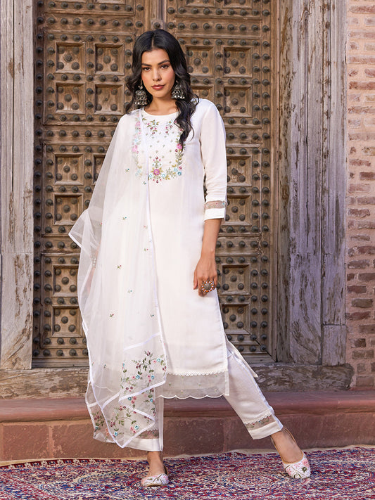 Elegent Beautifully designed that seamlessly combines tradition kurta set