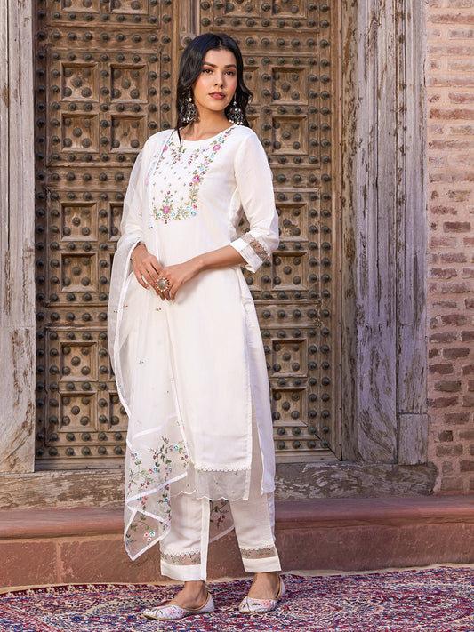 Elegent Beautifully designed that seamlessly combines tradition kurta set