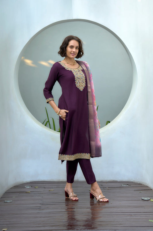 Elevate your ethnic wardrobe with this beautifully designed kurta set
