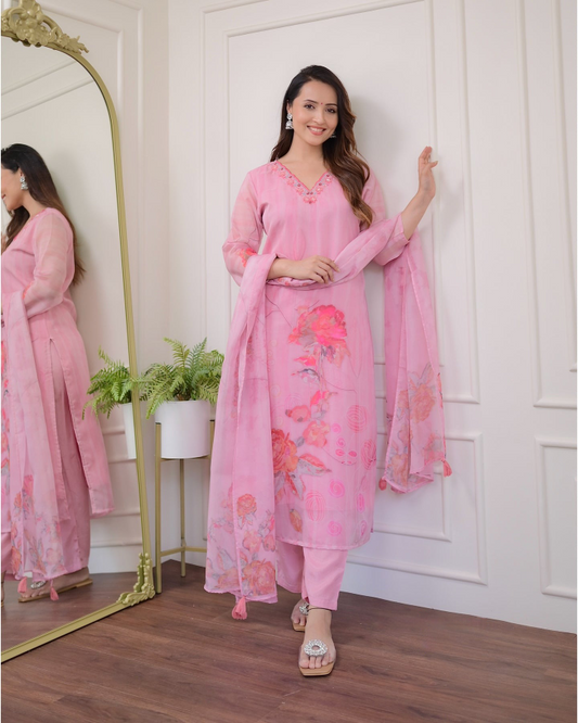 Elegent Beautifully designed that seamlessly combines tradition kurta set