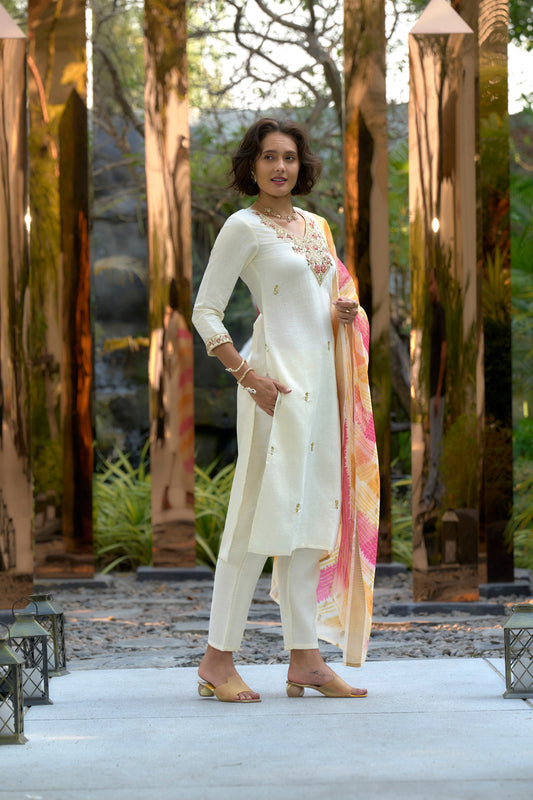 Elevate your ethnic wardrobe with this beautifully designed kurta set