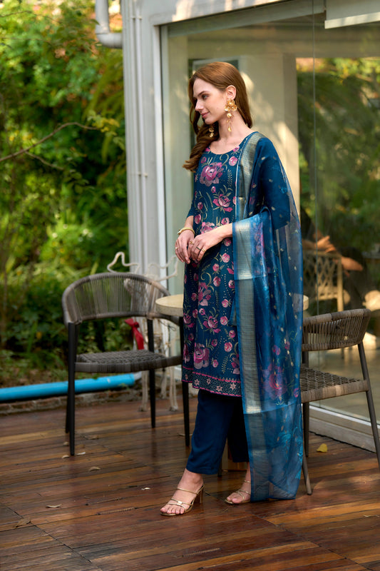 beautifully designed kurta set that seamlessly combines tradition with modern elegance.