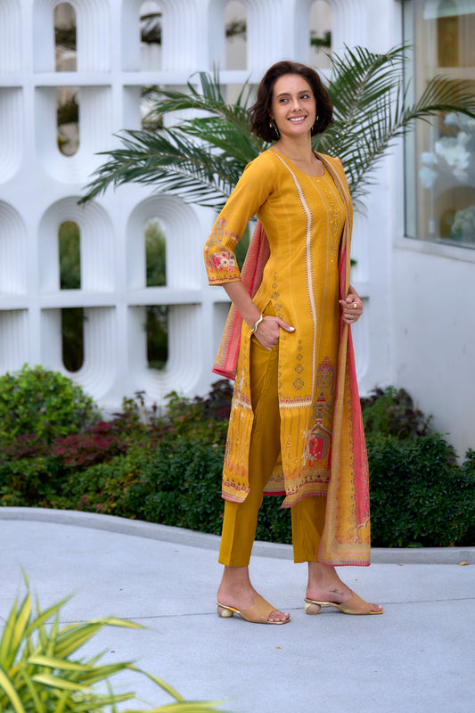 Elevate your ethnic wardrobe with this beautifully designed kurta set