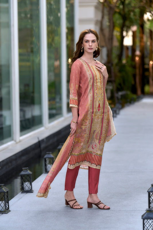 Elevate your ethnic wardrobe with this beautifully designed kurta set