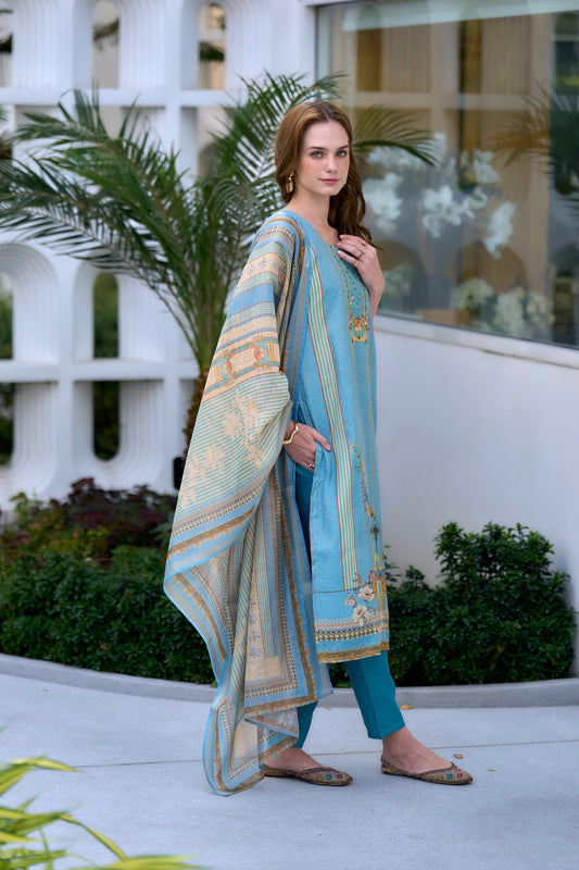 Elevate your ethnic wardrobe with this beautifully designed kurta set