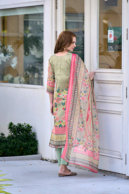 beautifully designed kurta set that seamlessly combines tradition with modern elegance