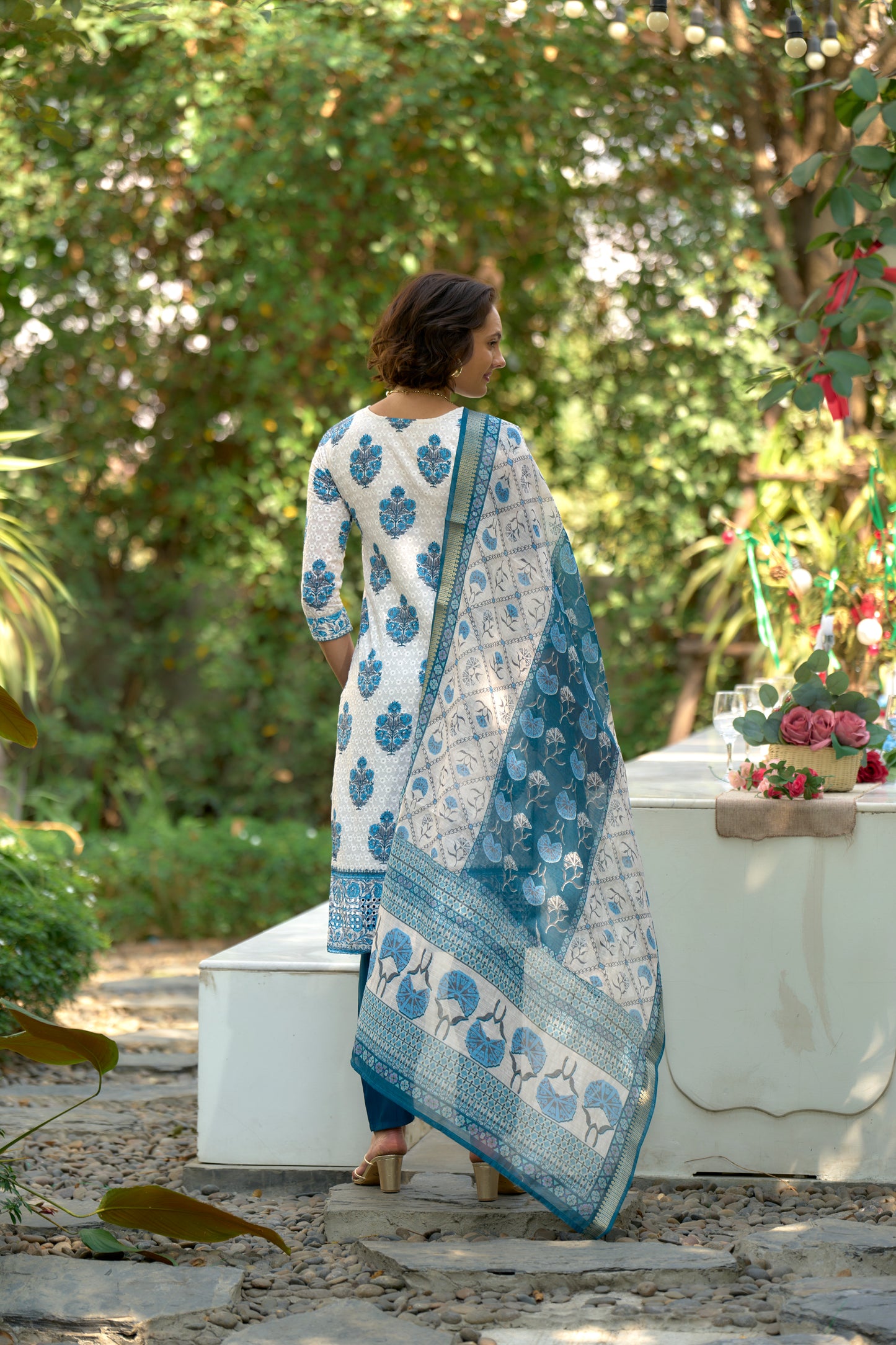 Elevate your ethnic wardrobe with this beautifully designed kurta set