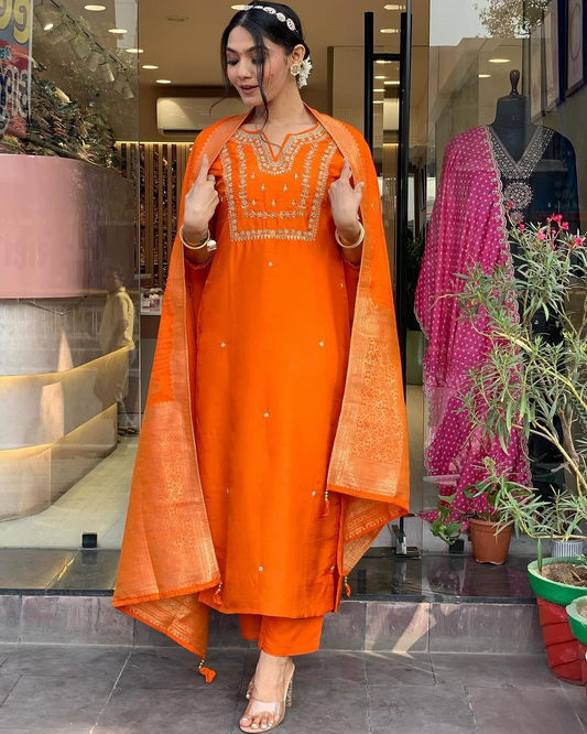 Elegent Beautifully designed that seamlessly combines tradition kurta set