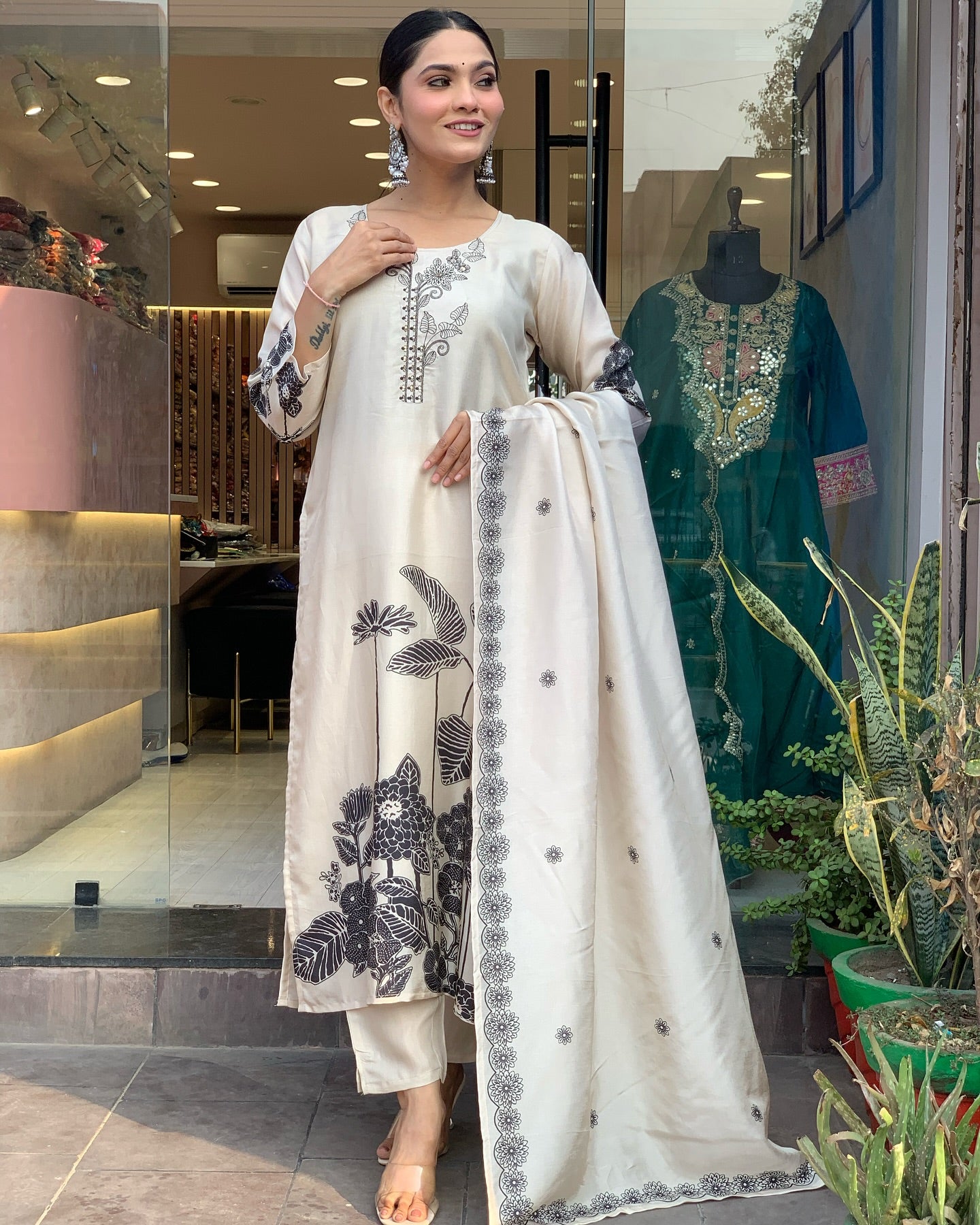 Beautifully designed that seamlessly combines tradition kurta set